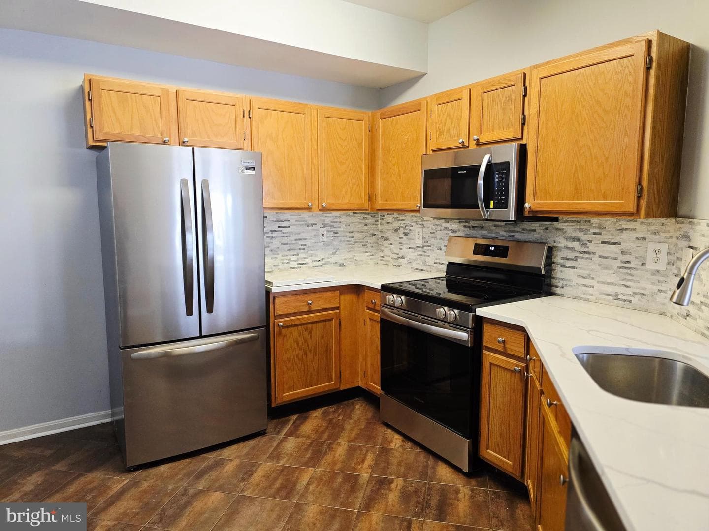 1683 Fallowfield Court photo 2