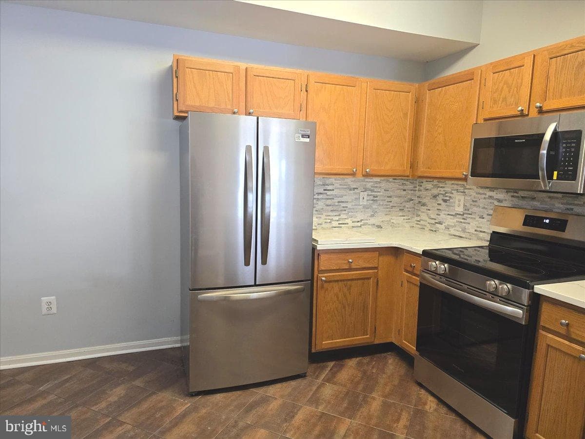 1683 Fallowfield Court photo 4