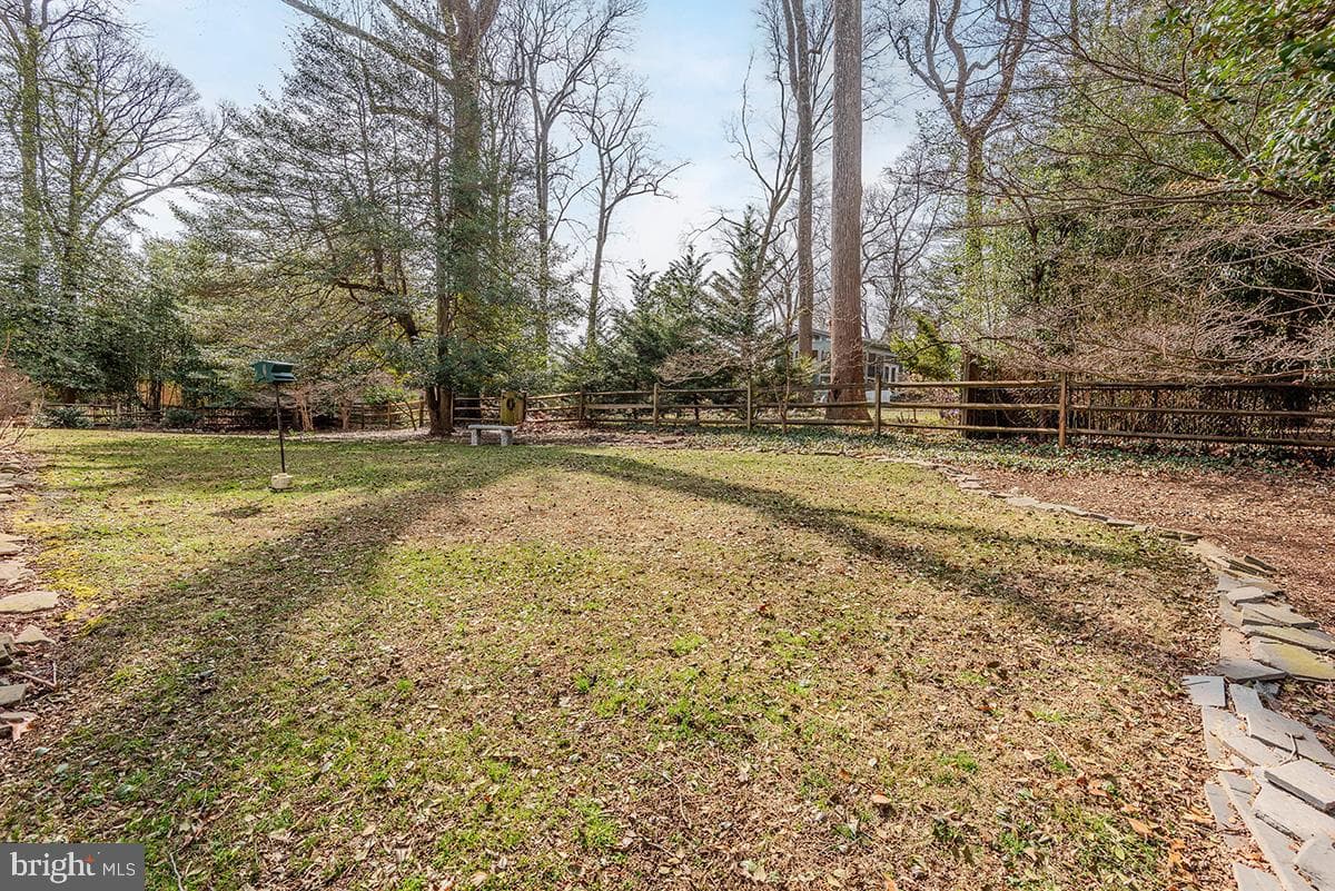 1838 Lindamoor Drive photo 34