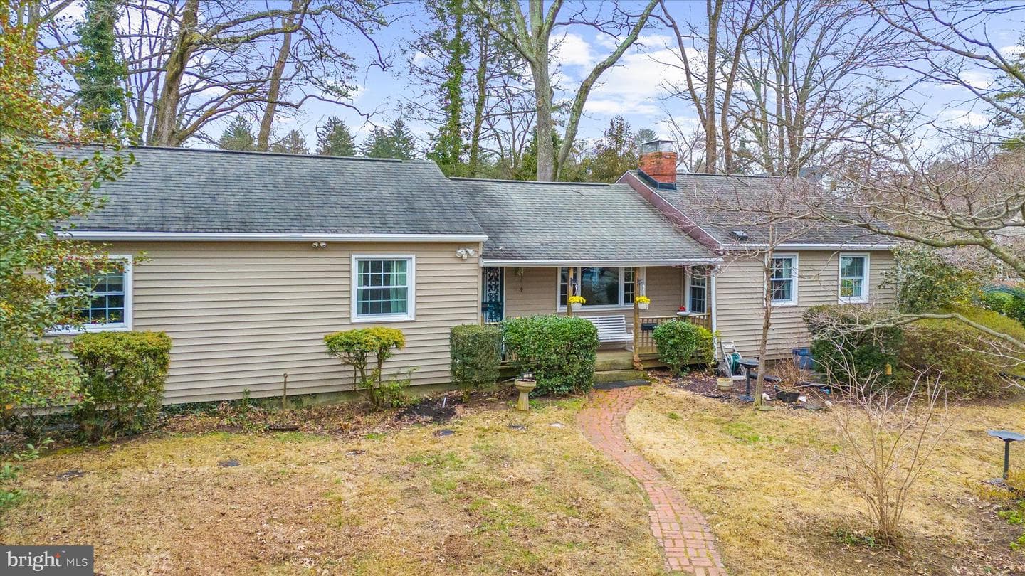 115 Lockleven Drive photo 2