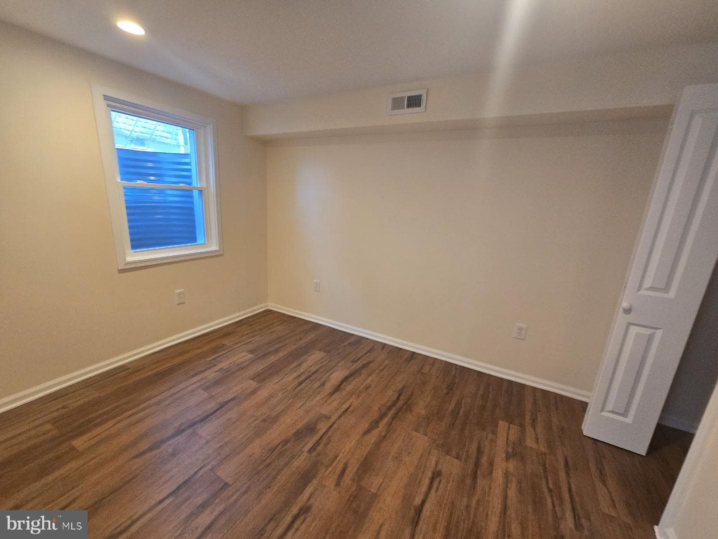 879 Stevenson Road photo 11