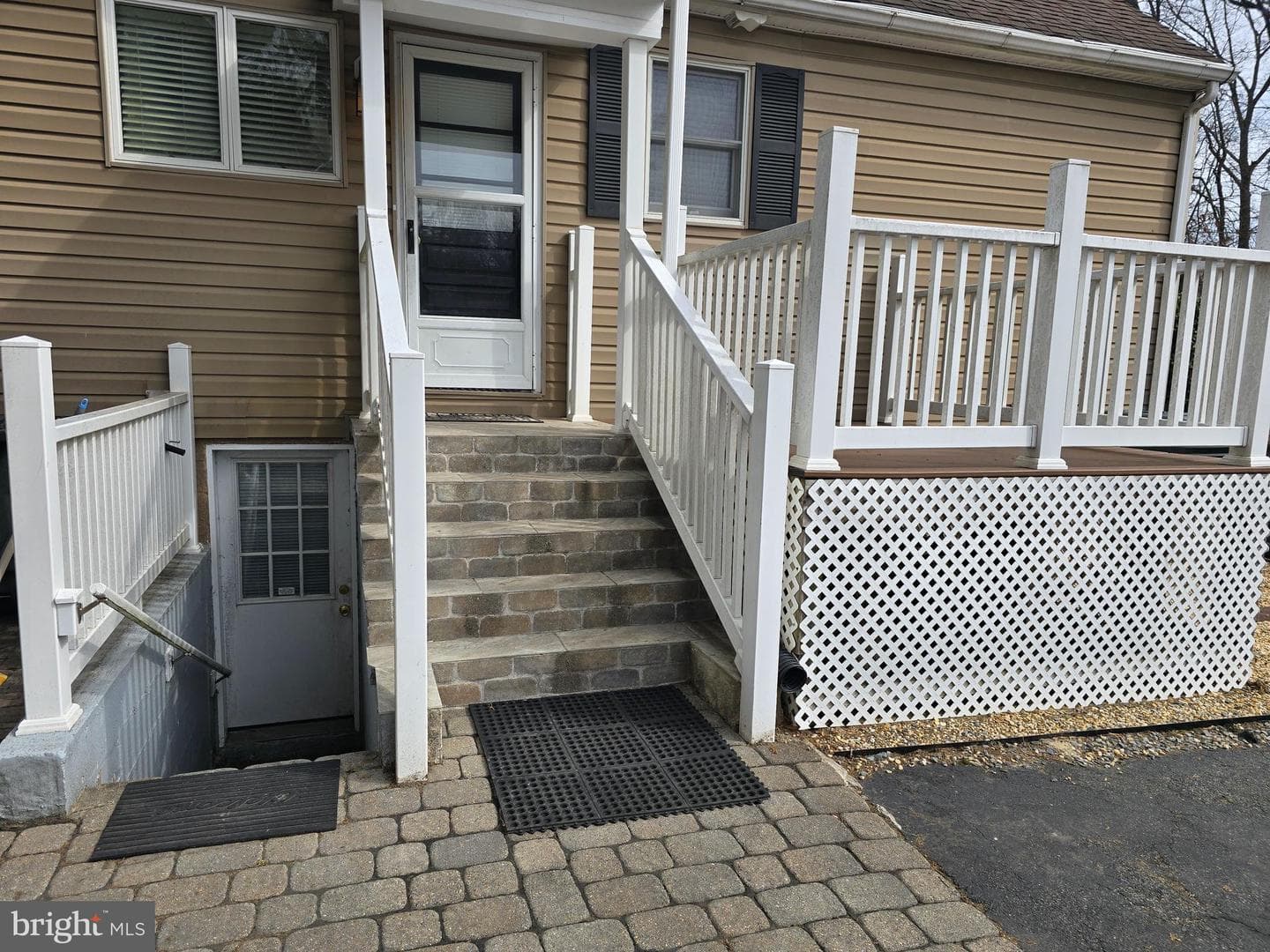 879 Stevenson Road photo 18