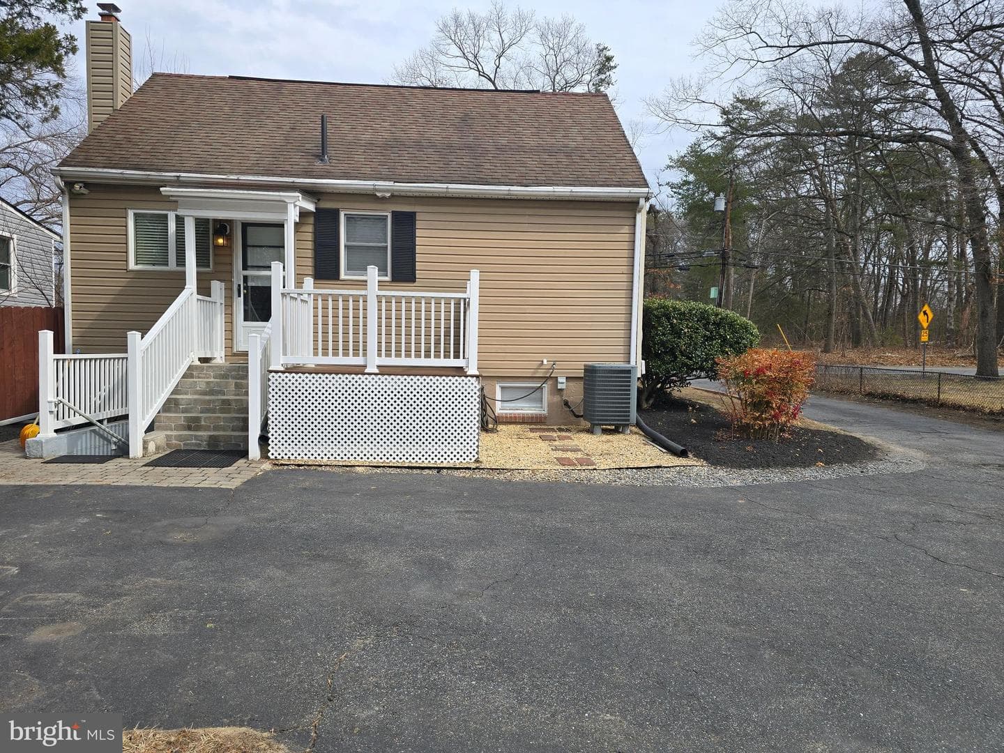 879 Stevenson Road photo 22