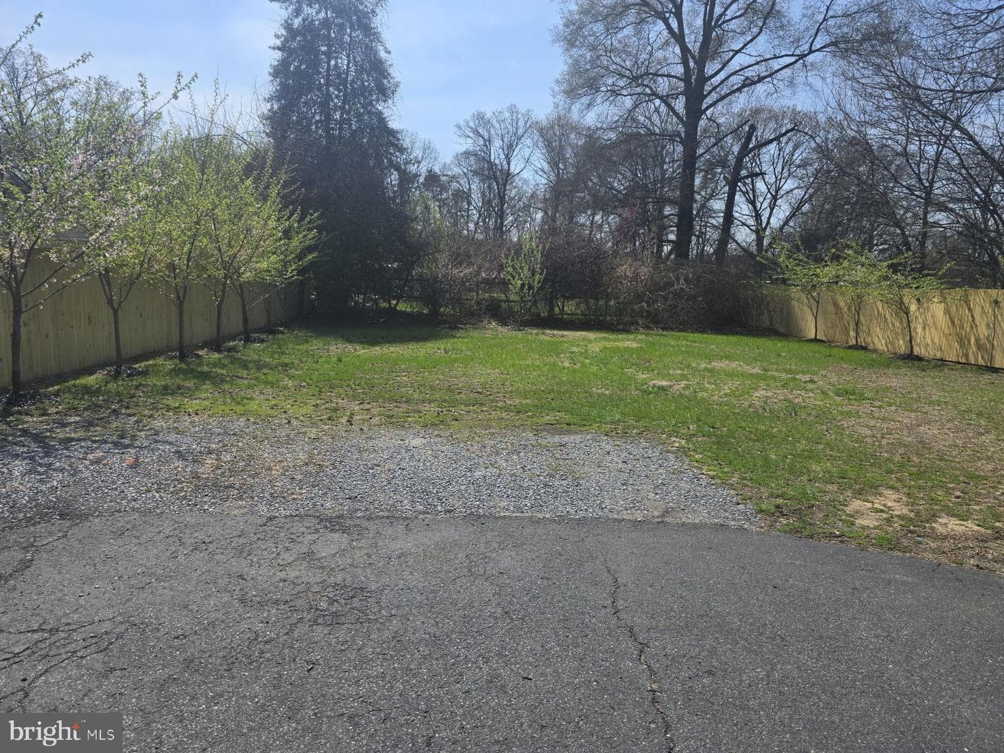 879 Stevenson Road photo 24
