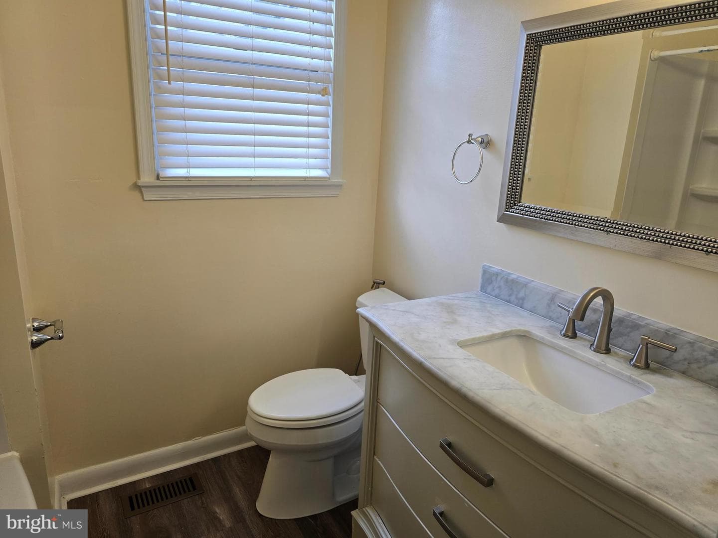879 Stevenson Road photo 9