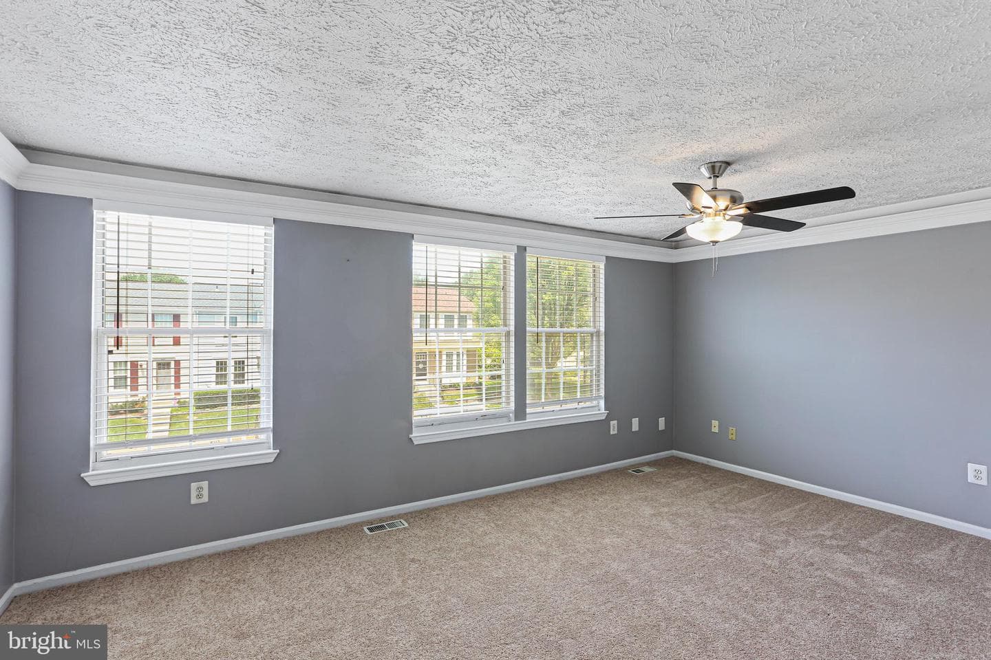 654 Willowby Run photo 5