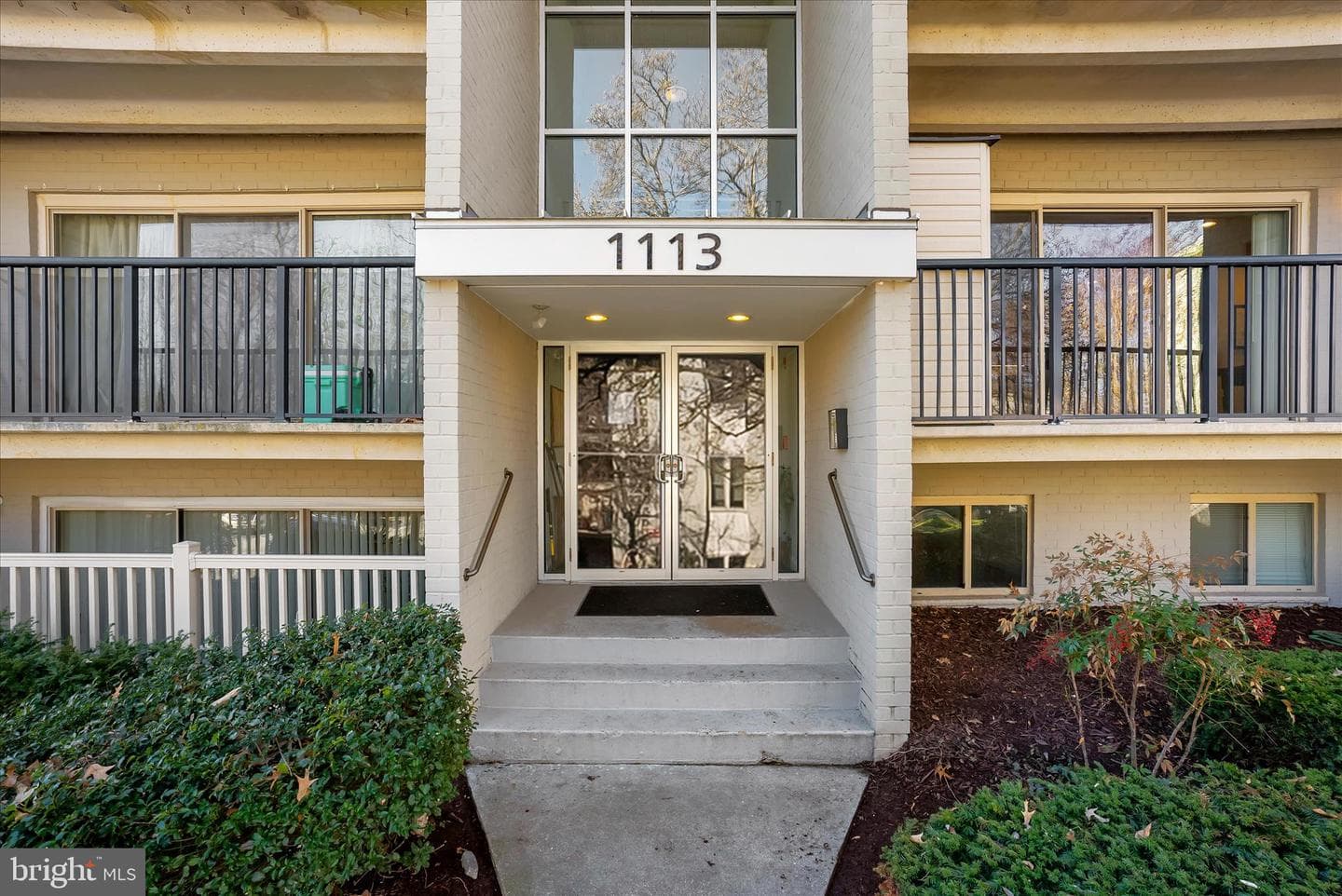 1113 Primrose Court #204 photo 3