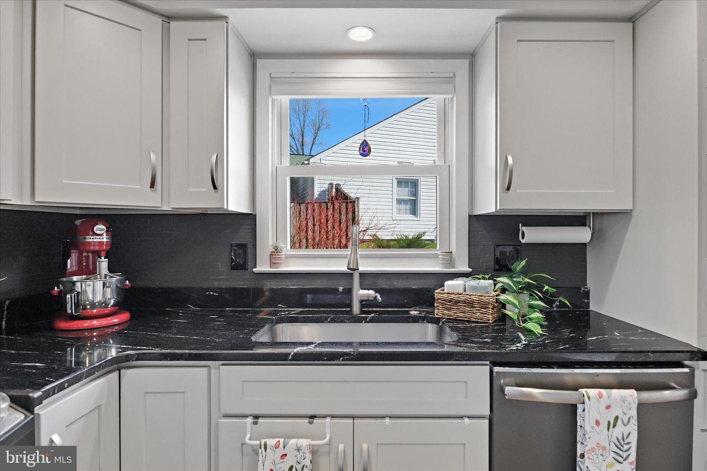 1873 Harcourt Avenue photo 17