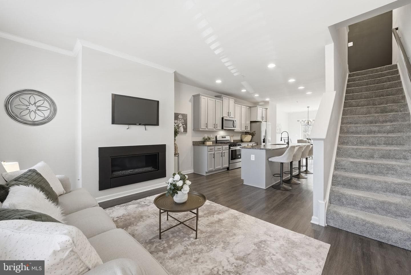 8219 Hollow Court photo 17