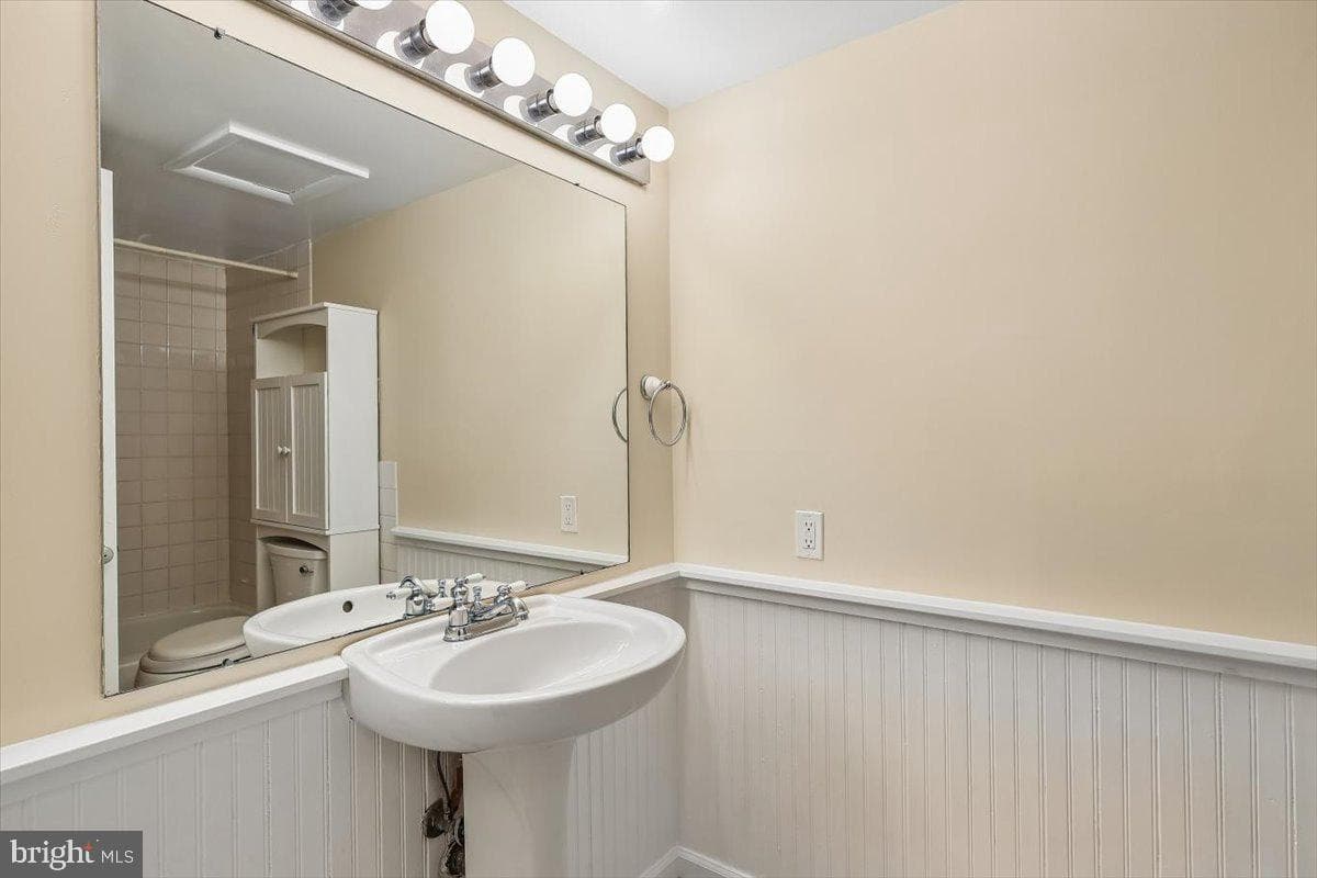 769 Fairview Avenue #769b photo 24