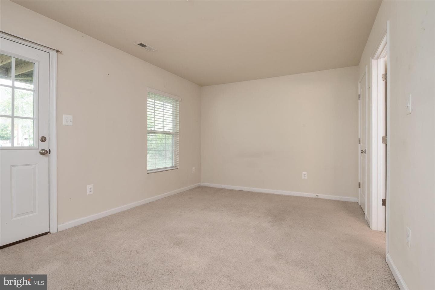 8339 Daydream Crescent photo 25