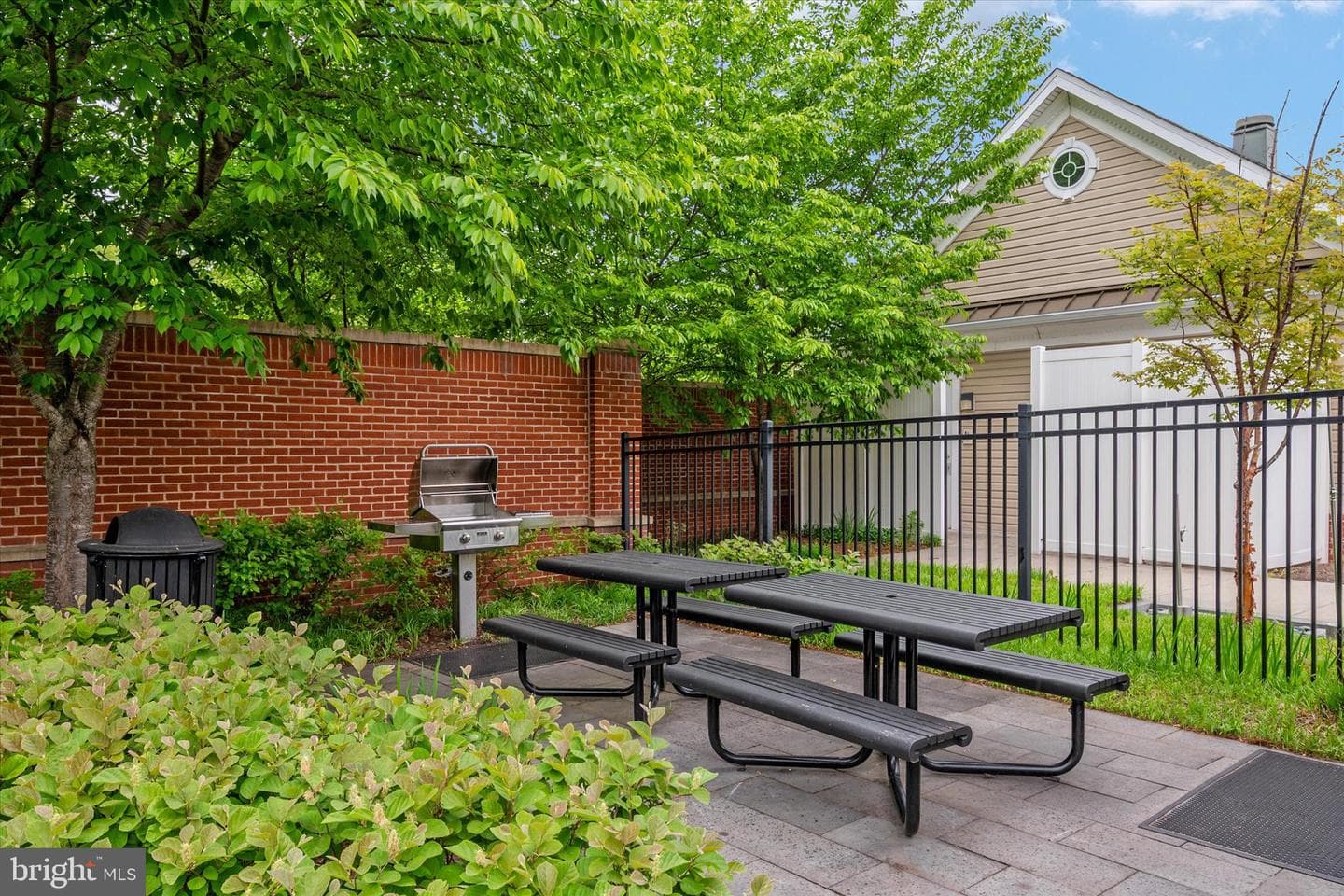 8339 Daydream Crescent photo 40