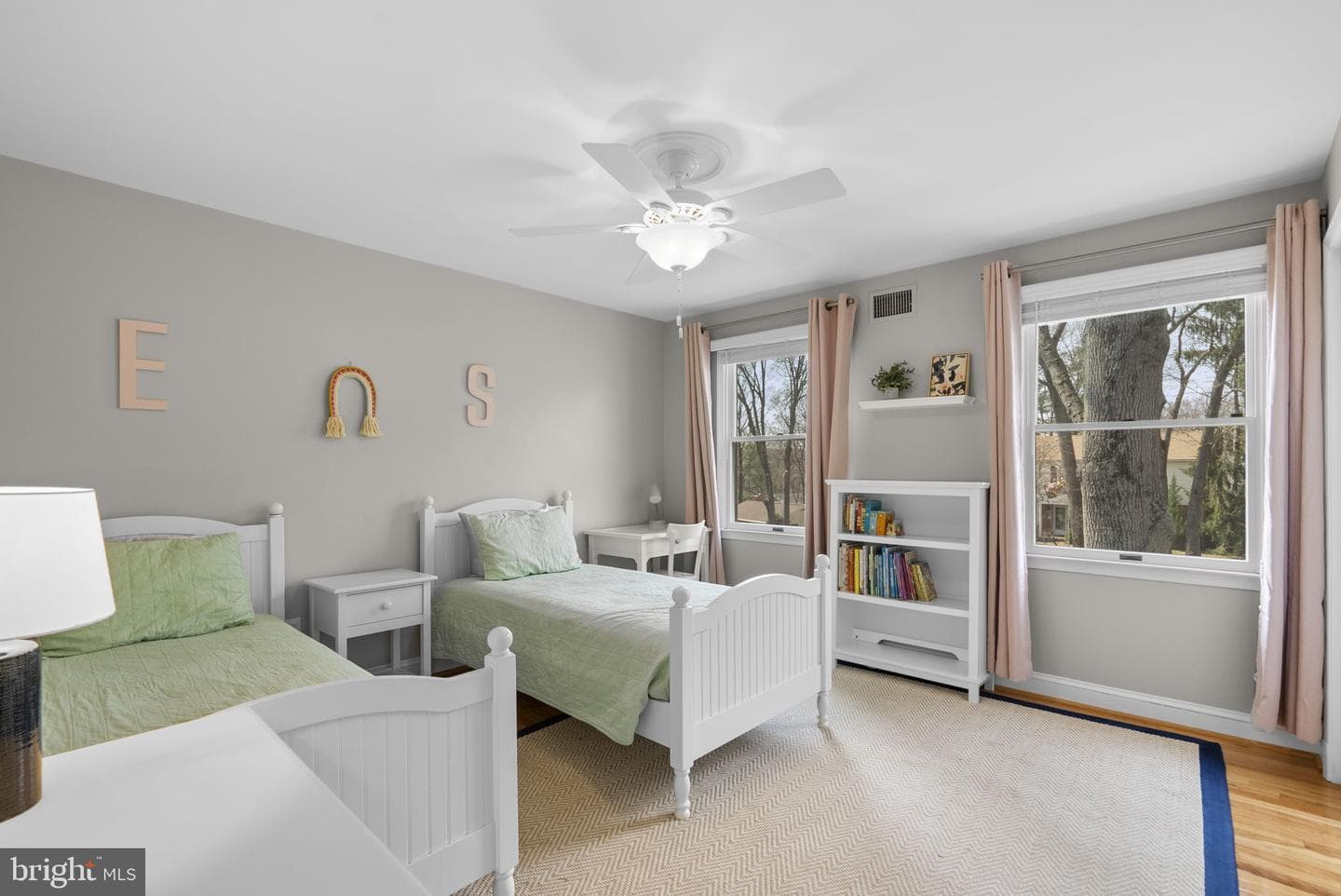 545 Devonshire Court photo 28