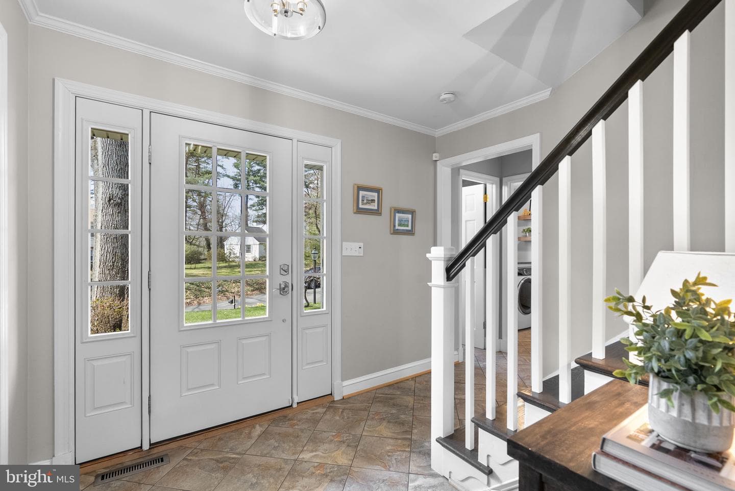 545 Devonshire Court photo 4