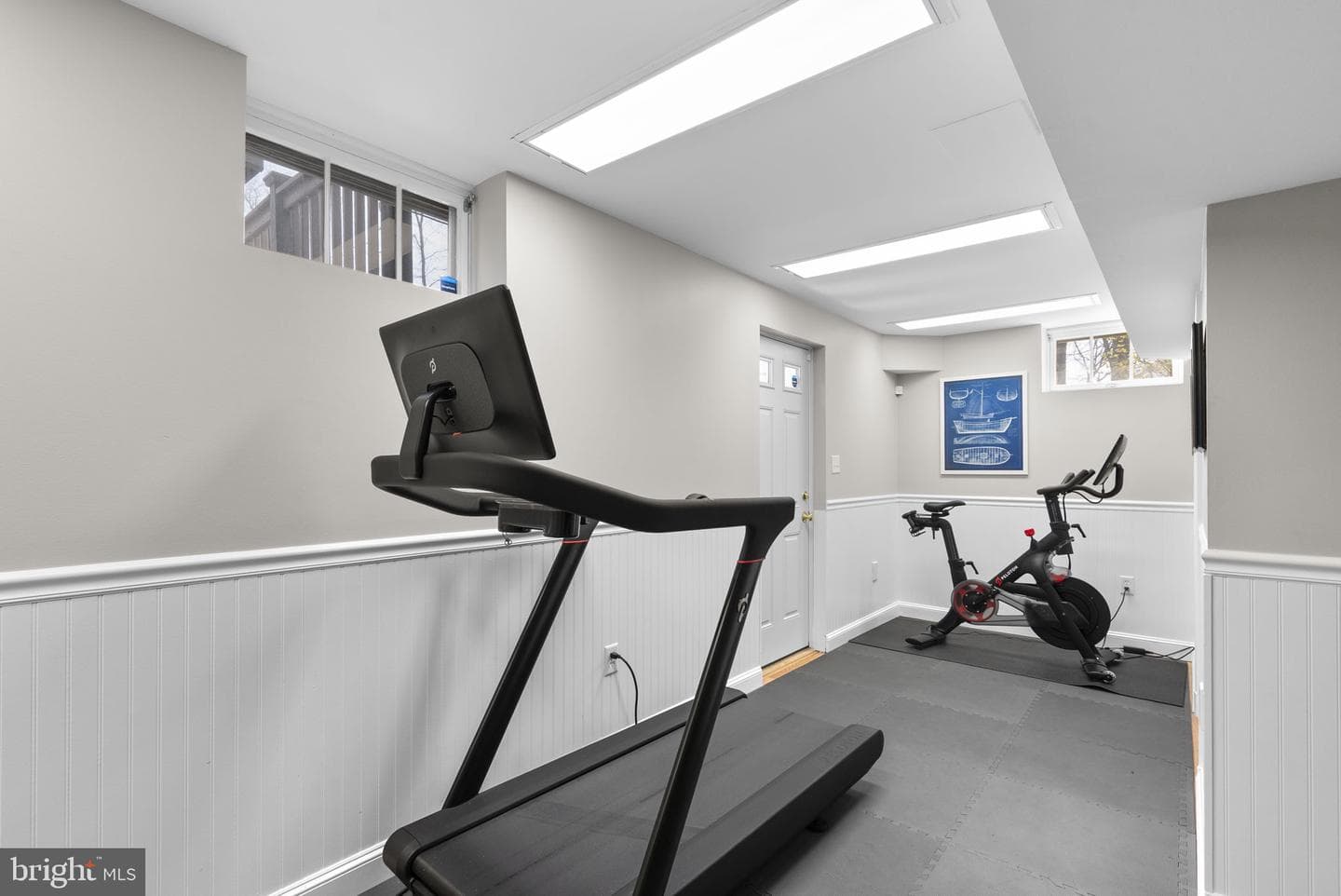 545 Devonshire Court photo 40