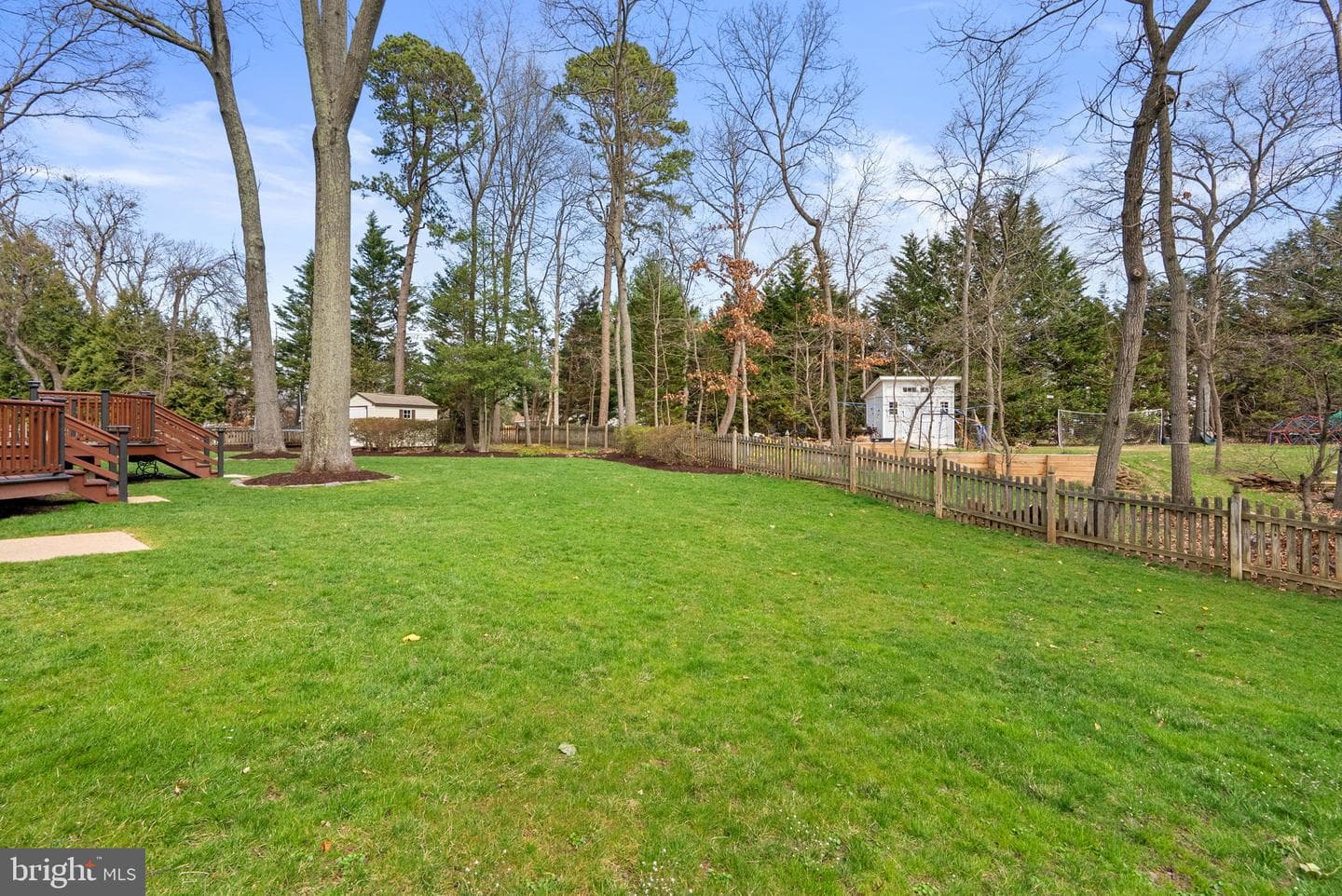 545 Devonshire Court photo 45