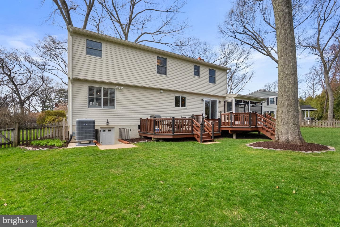 545 Devonshire Court photo 46