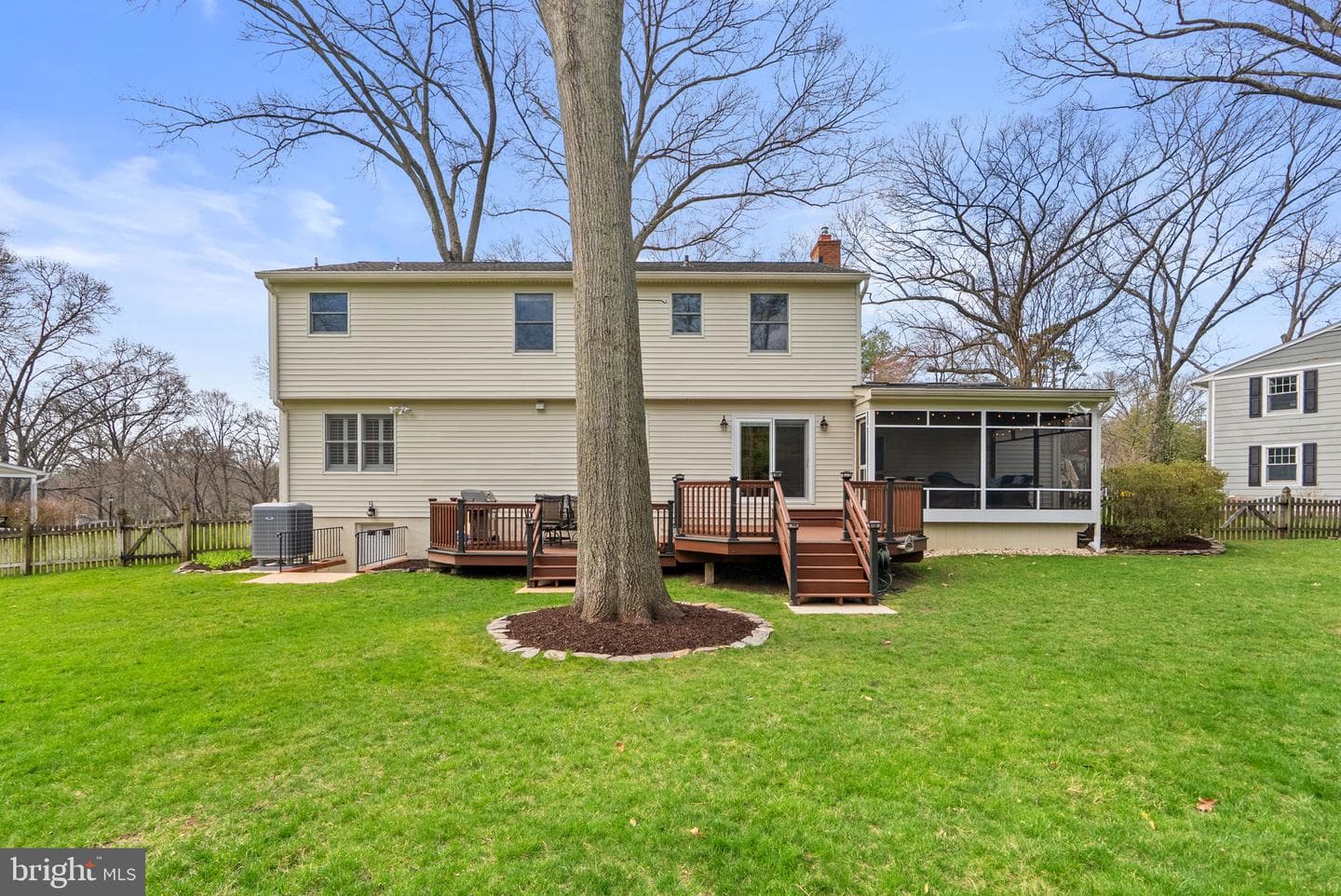 545 Devonshire Court photo 47