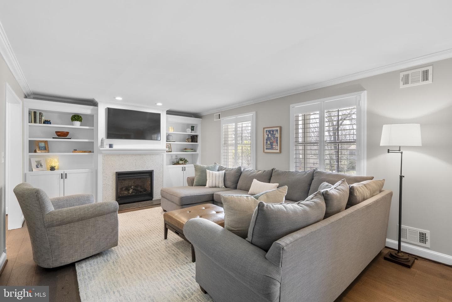 545 Devonshire Court photo 6