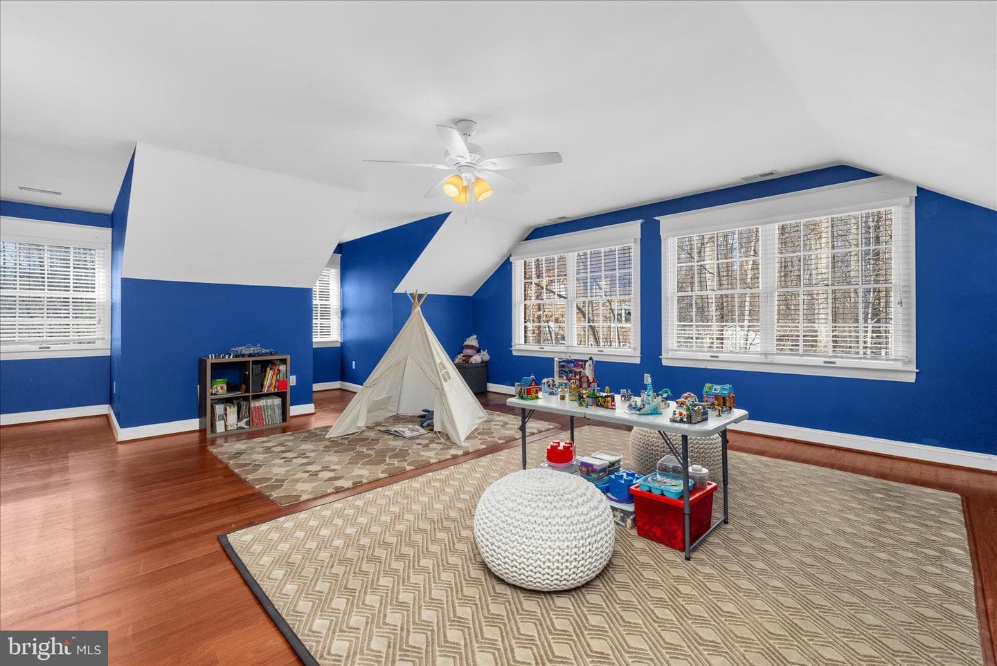 962 Coachway photo 51