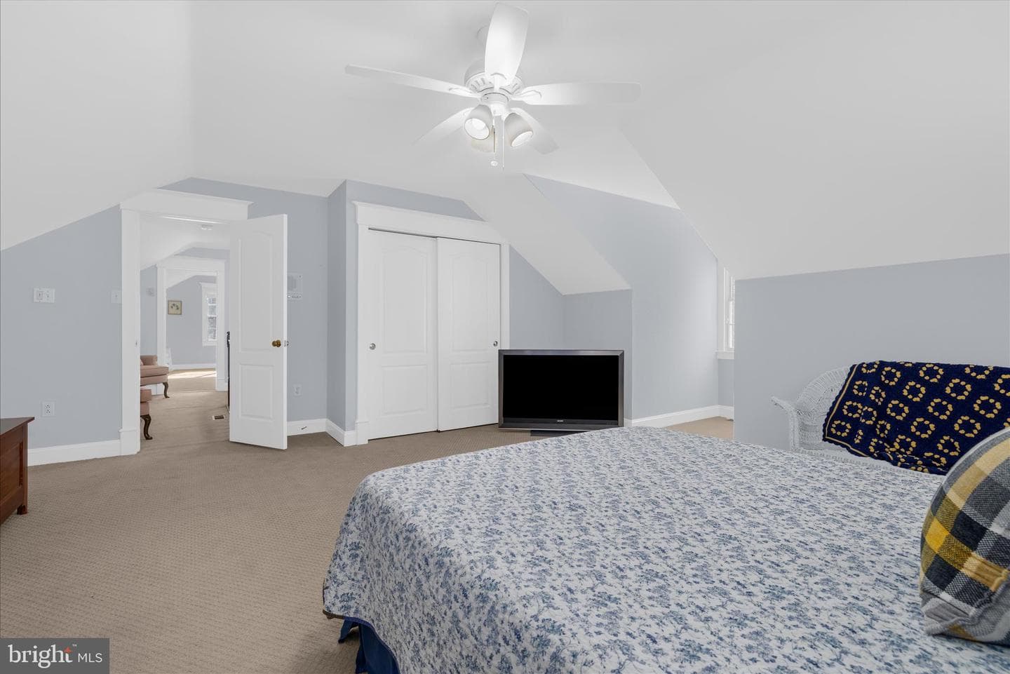 962 Coachway photo 56