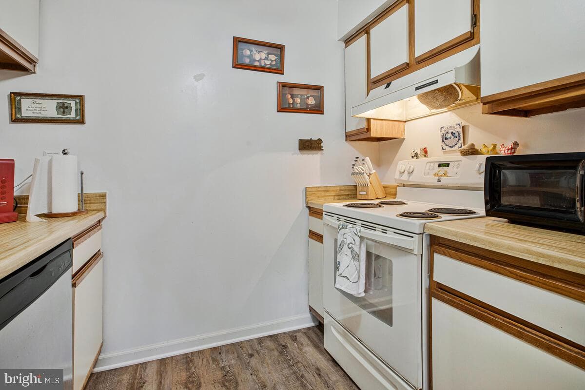 6803 White Water Way #101 photo 11