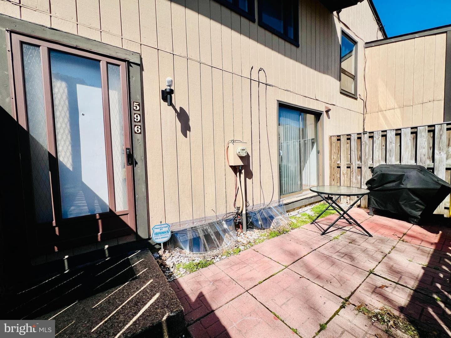 596 West Court photo 4