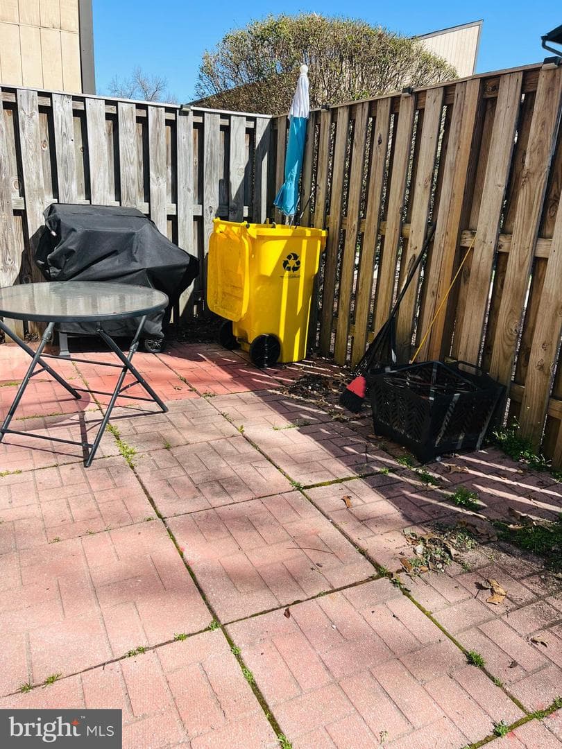 596 West Court photo 6