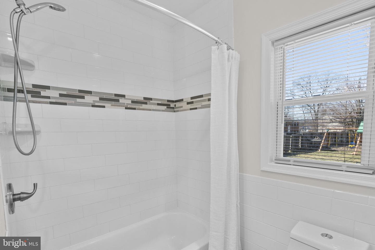 8062 Telegraph Road photo 20