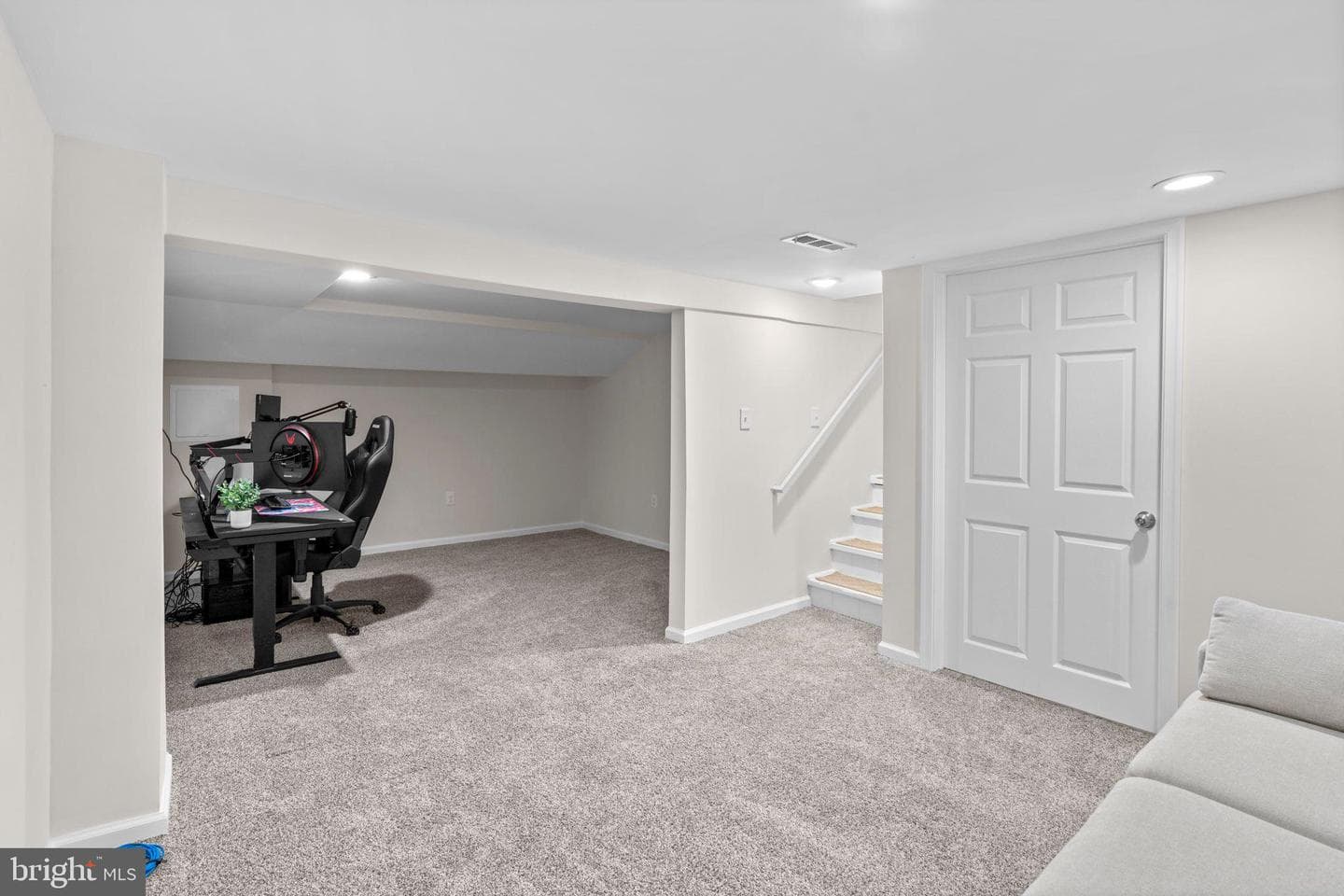 8062 Telegraph Road photo 32