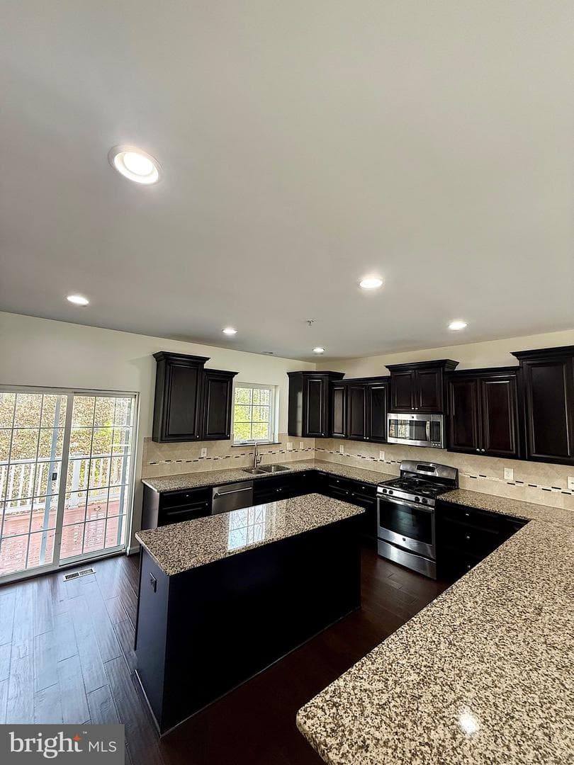 630 Bracey Drive photo 4
