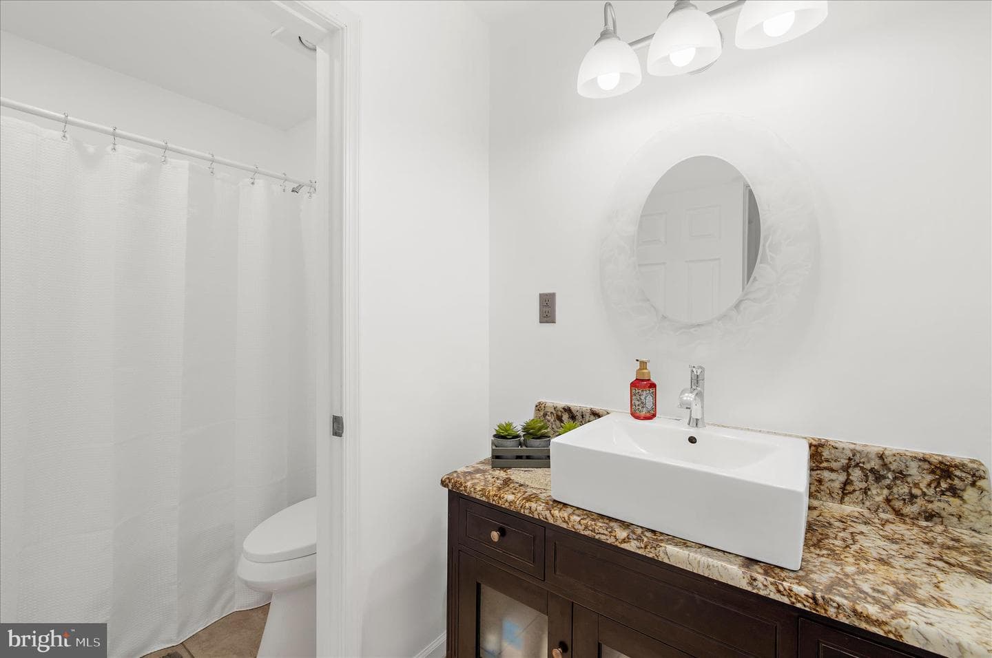 92 Clifford Boulevard photo 32