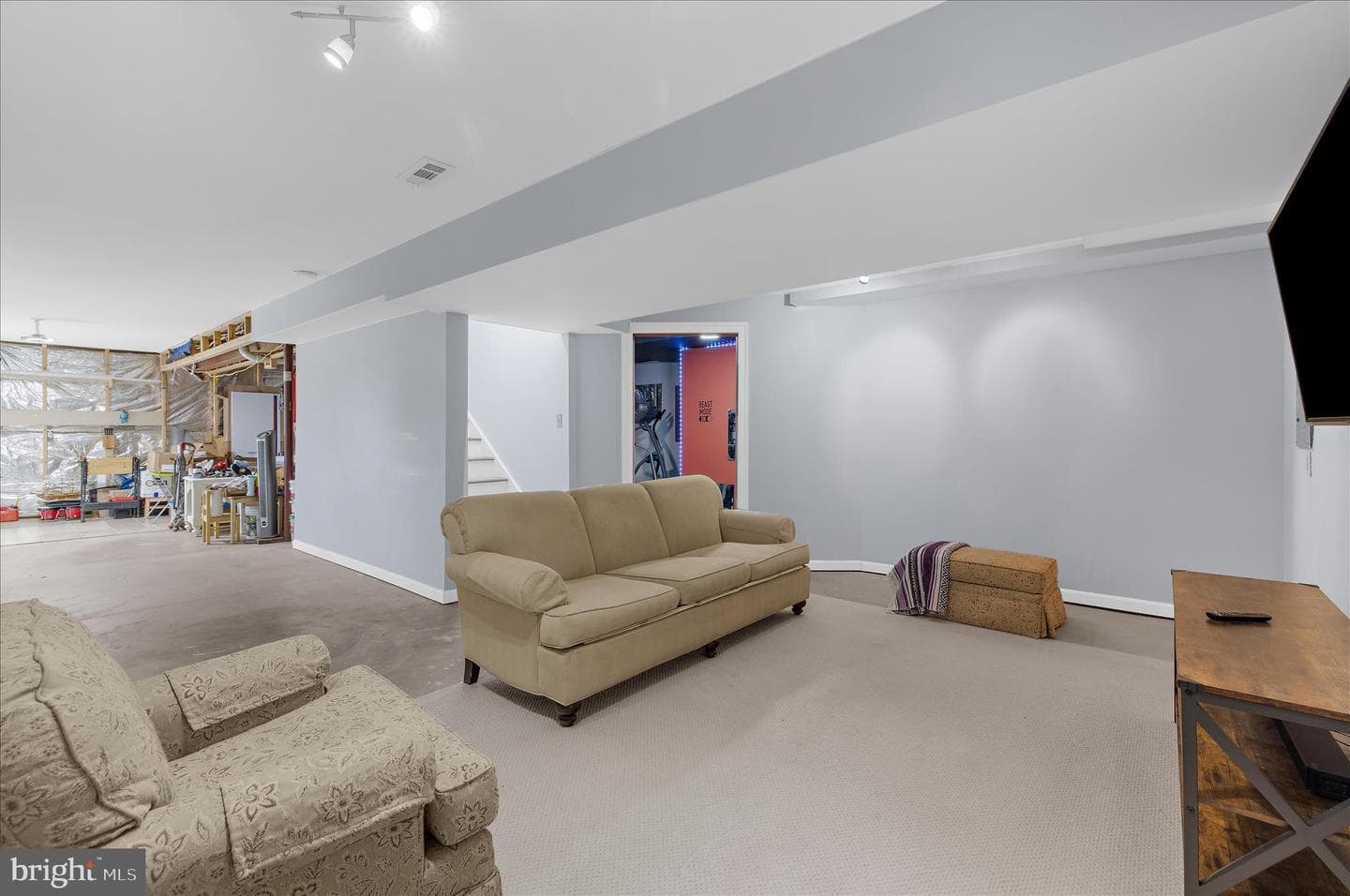 92 Clifford Boulevard photo 34