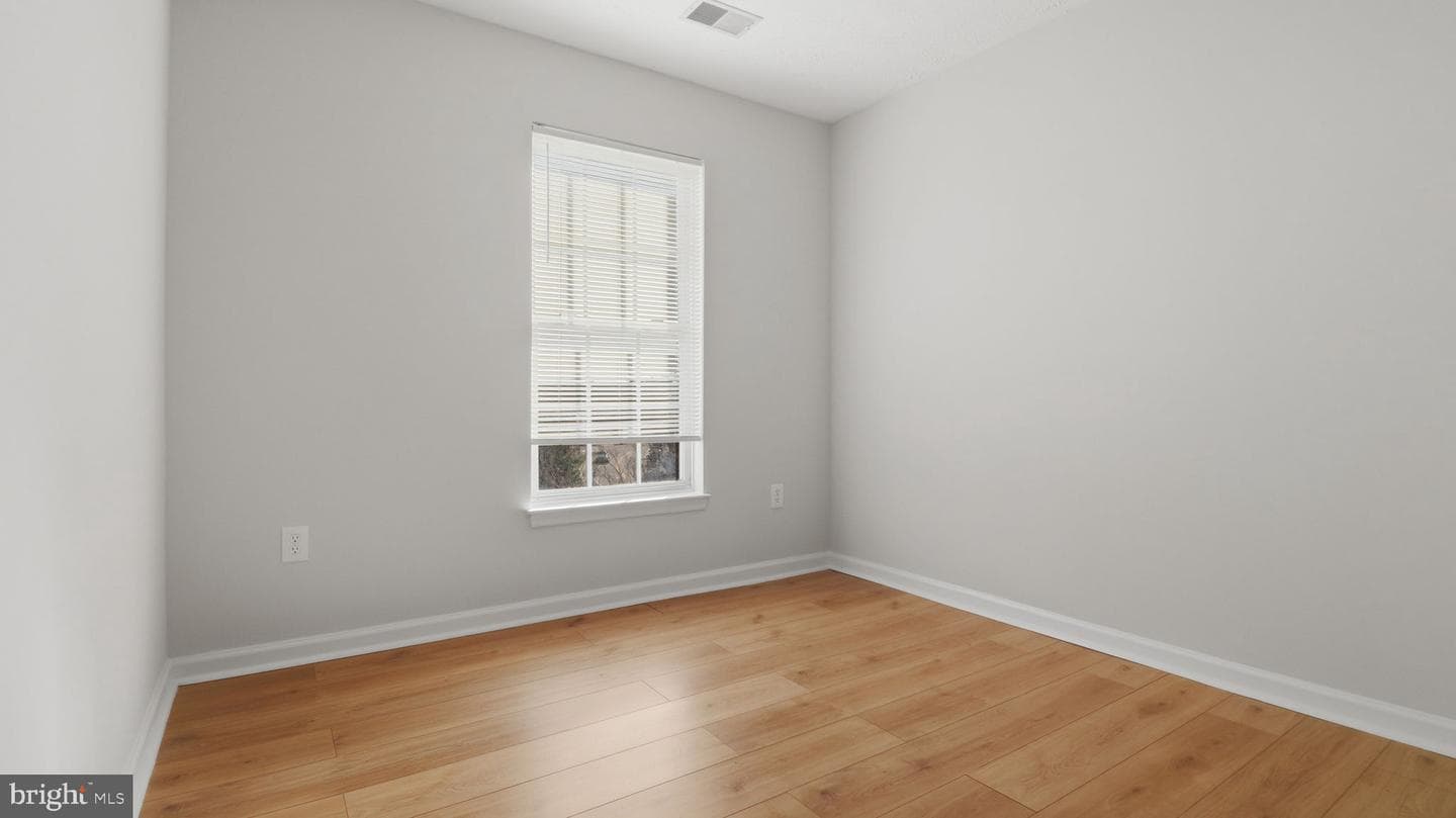 1404 Pangbourne Way photo 21