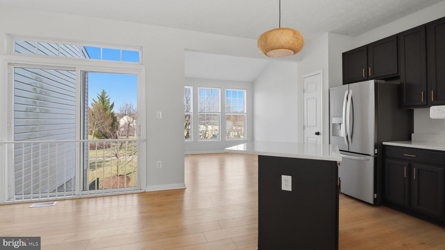 1404 Pangbourne Way photo 7