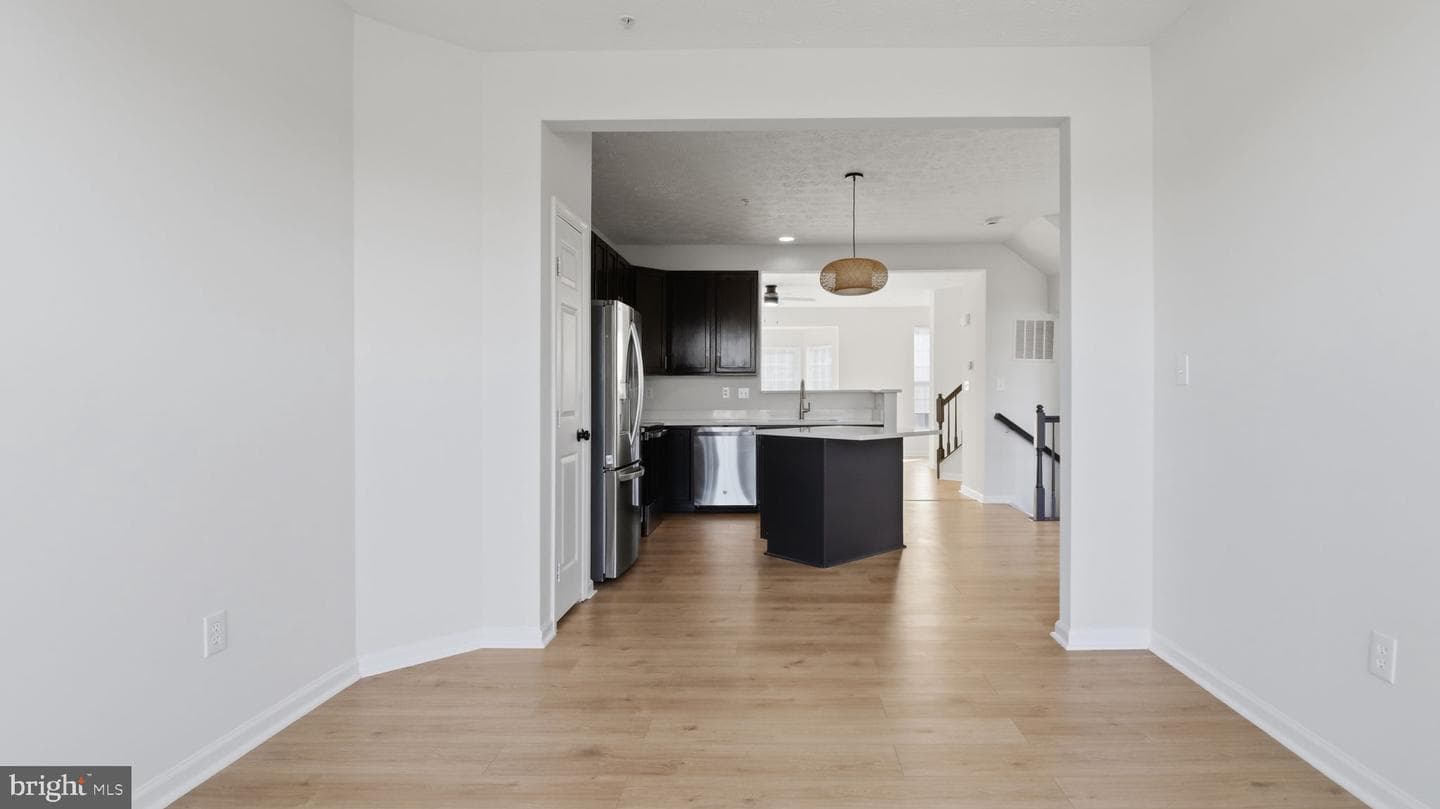1404 Pangbourne Way photo 8