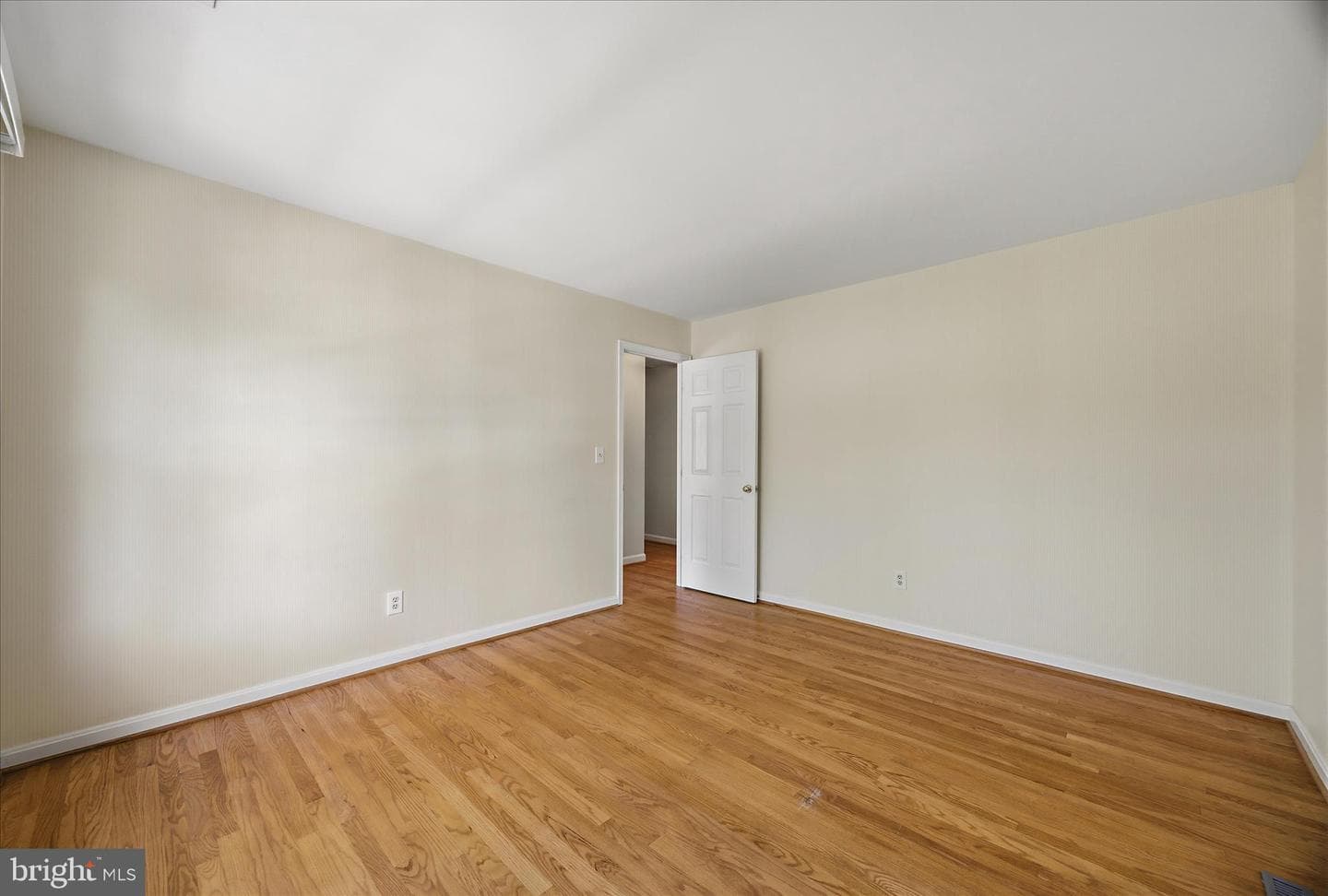 317 White Plains Court photo 38