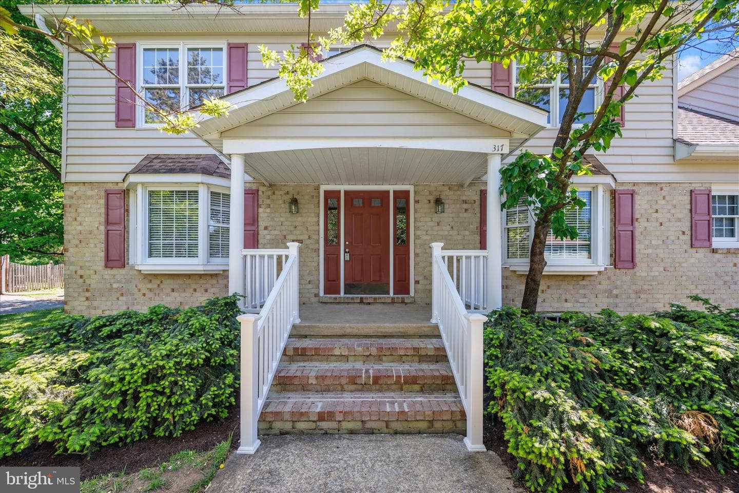317 White Plains Court photo 4