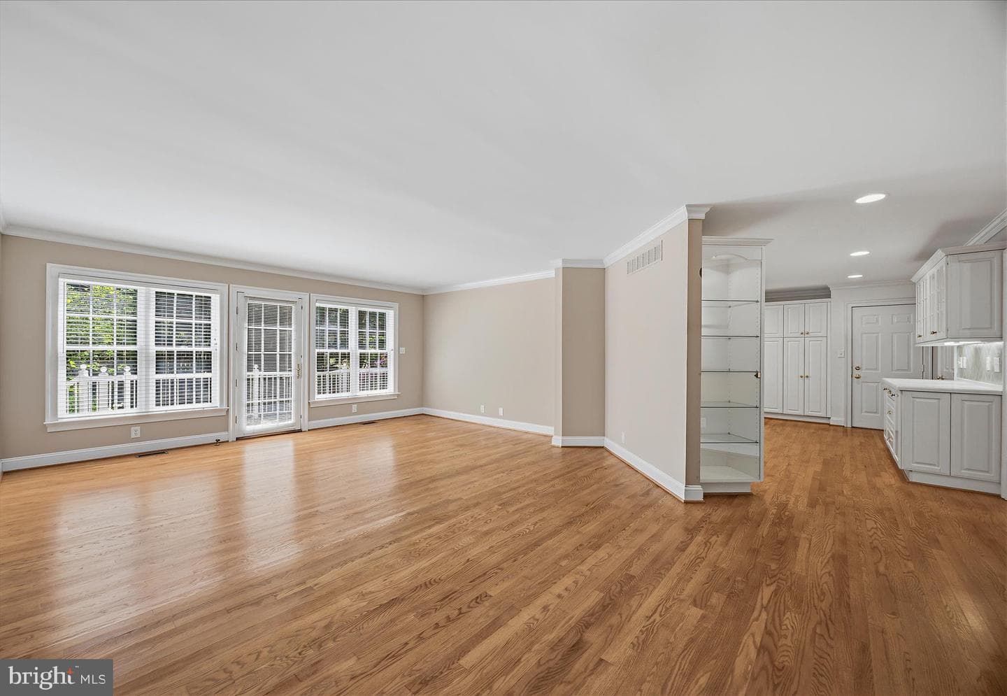 317 White Plains Court photo 6
