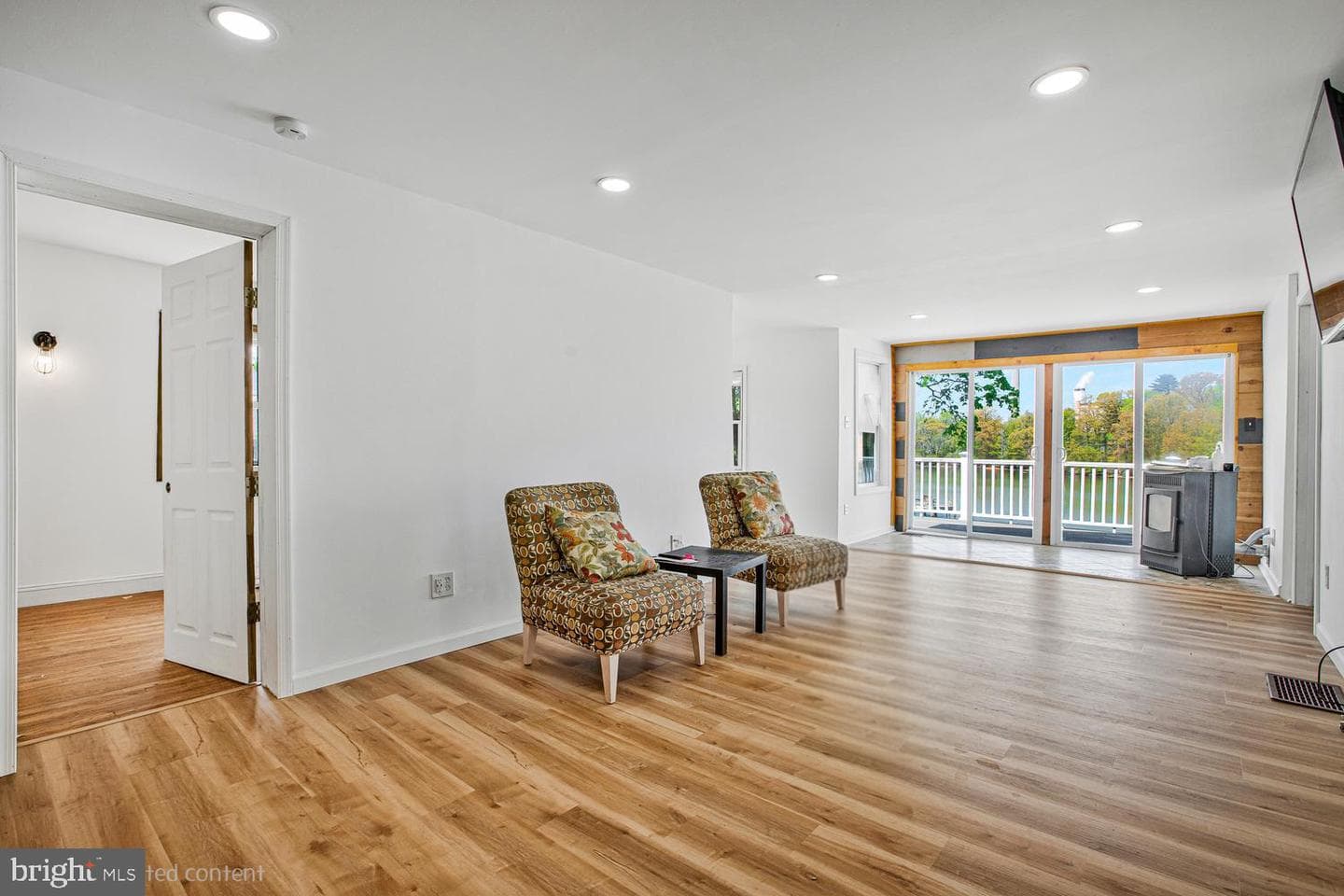 7801 Waterview photo 3