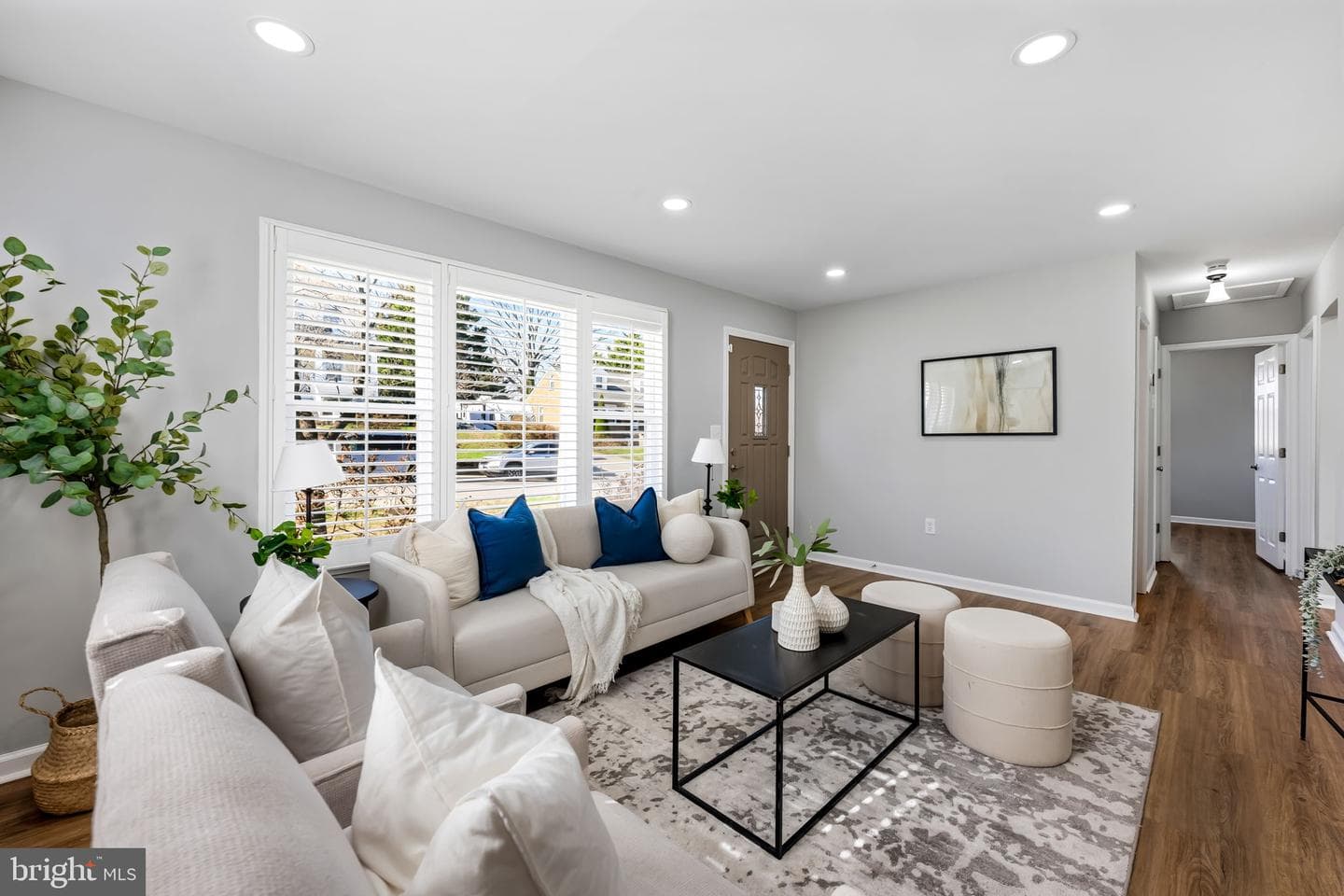 102 Charles Road photo 4
