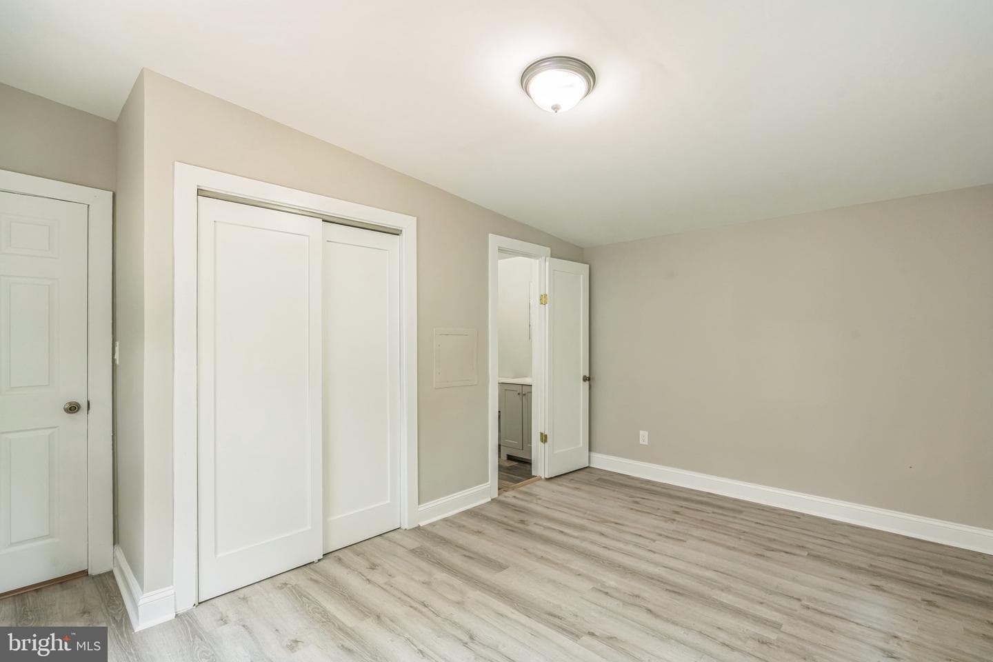 511 Sylvan Way photo 11