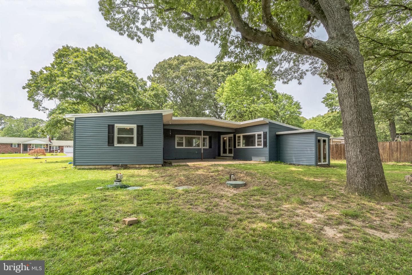 511 Sylvan Way photo 3