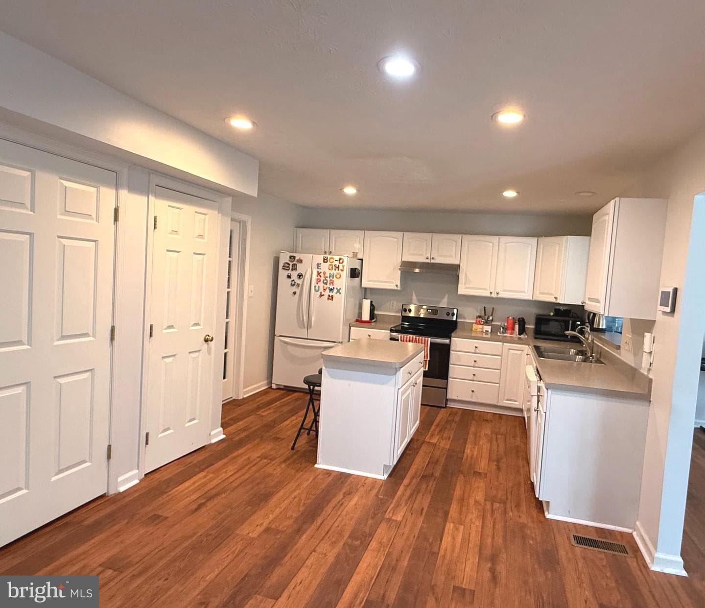 7713 Rotherham Drive photo 4