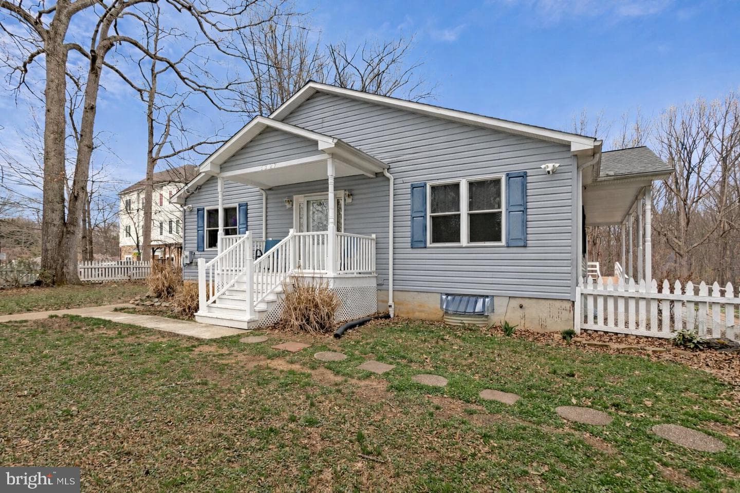 1327 Generals Highway photo 2