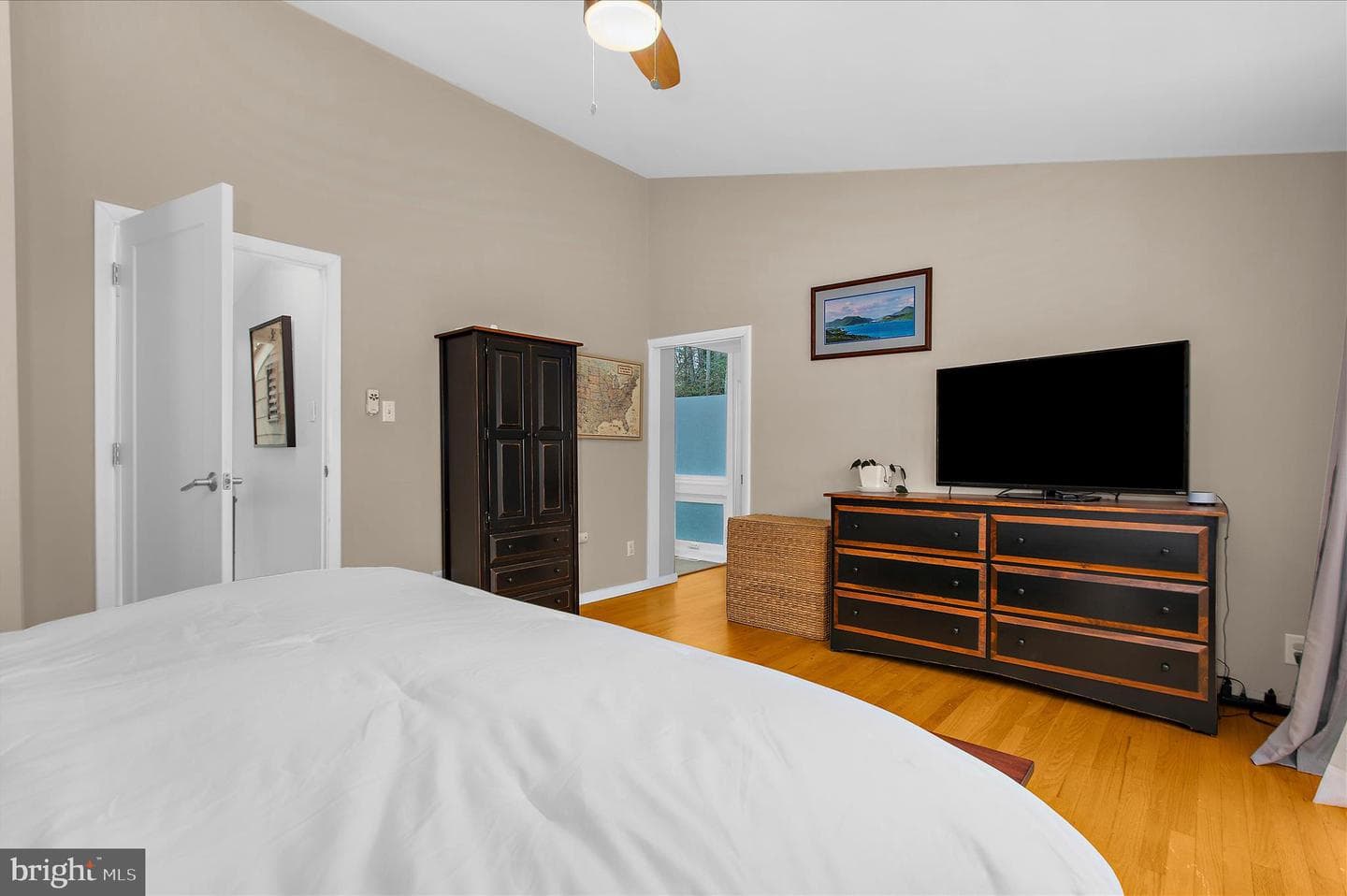 2642 Queen Anne Circle photo 21
