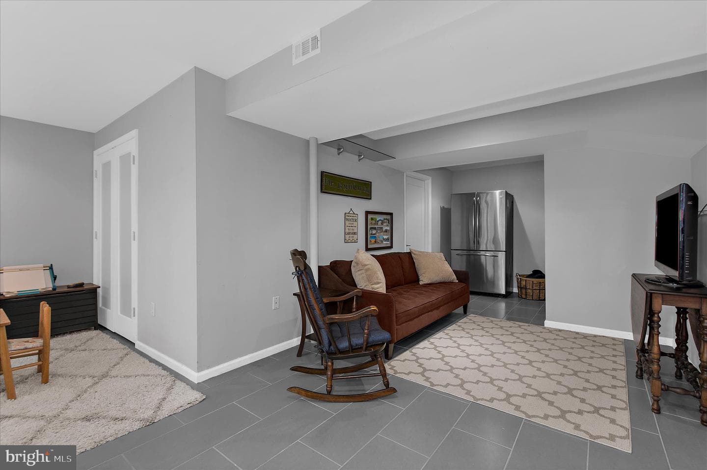 2642 Queen Anne Circle photo 34