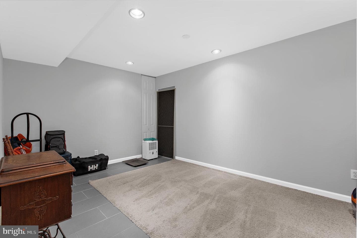 2642 Queen Anne Circle photo 38