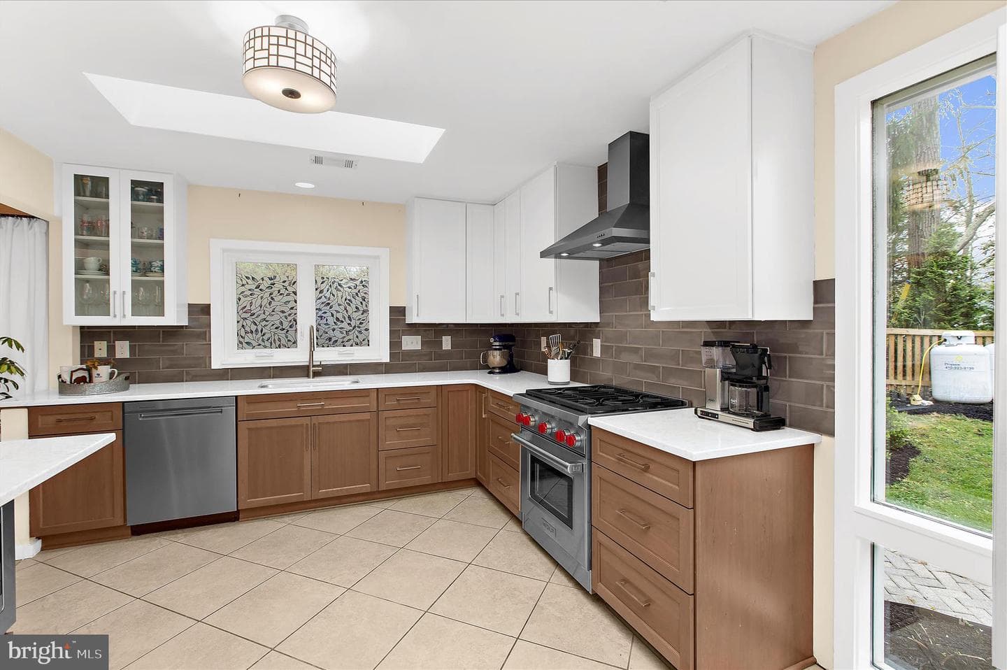 2642 Queen Anne Circle photo 7