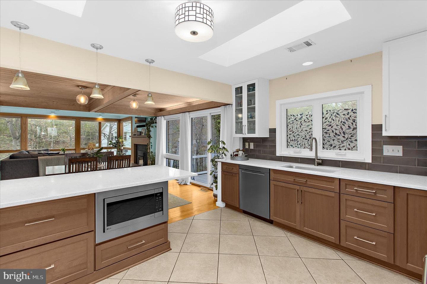 2642 Queen Anne Circle photo 8